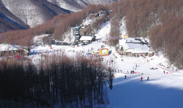 Snowboard on big slopes 